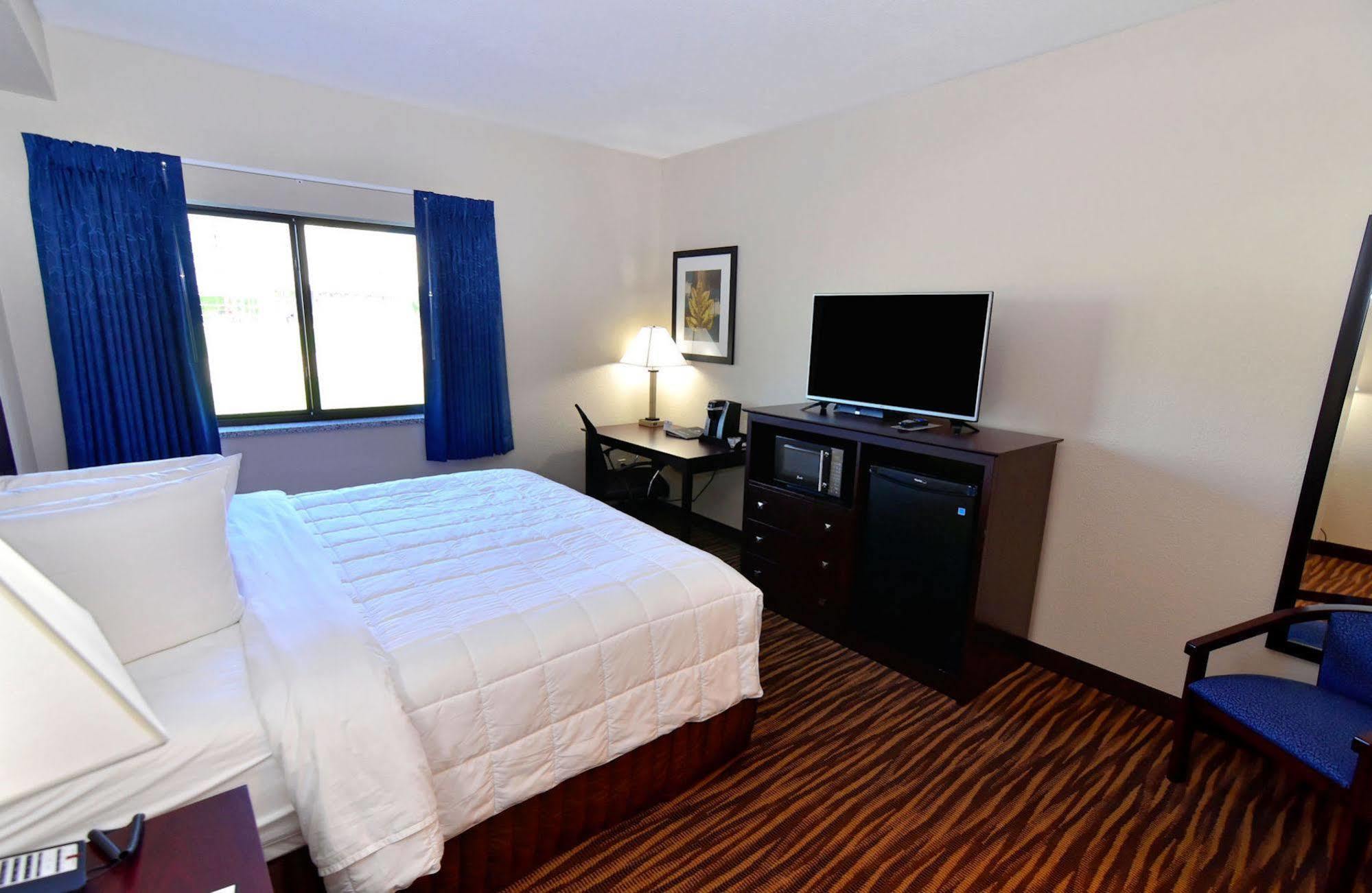Hotel Cobblestone & -
